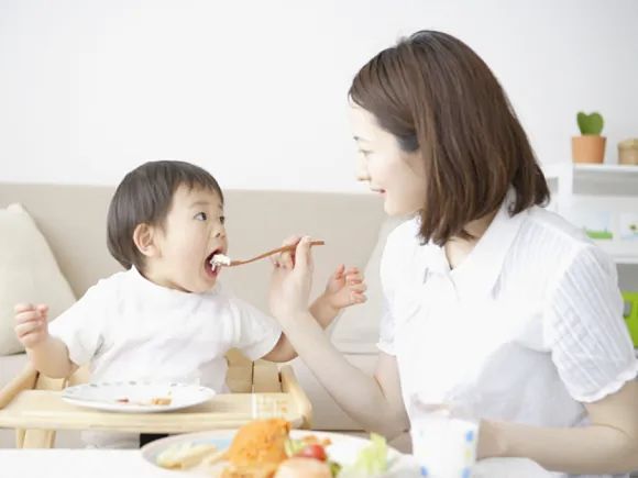 一半中國人檢查出這種病菌，10歲內孩子最易感染，只因一個錯誤的吃飯習慣 親子 第9張