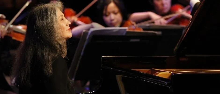 不修边幅，却颠倒众生的钢琴女神80岁了: 弹琴时，永如少女