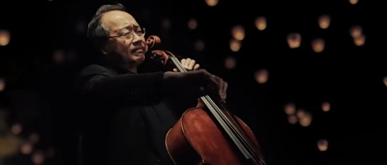 岁末，马友友用一曲大提琴缅怀2021逝者，回忆汹涌，感伤袭来…