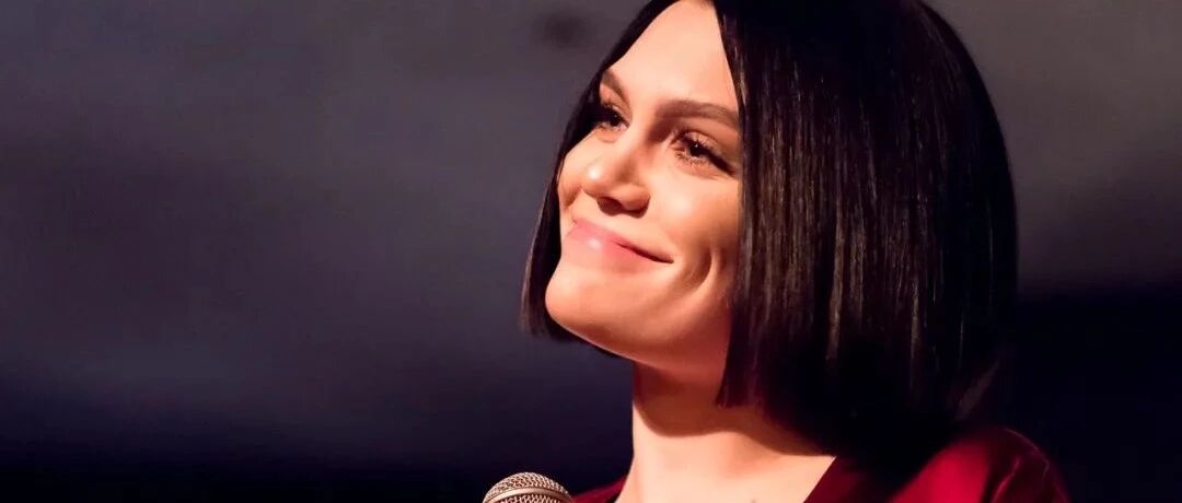 心疼...那个征服过全中国的英国国宝级天后，也许再也不能唱歌了