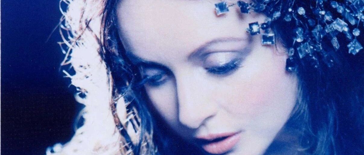 她是波切利的神仙CP，也是永恒的“月光女神”，一开口就倾倒世人