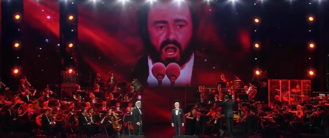 当三大男高音再度“同框”，多明戈卡雷拉斯泪光闪烁，令人动容…