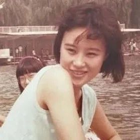 上海弄堂走出的好莱坞名星，被誉亚洲最美面孔，年近60气质仍令众生刮目...