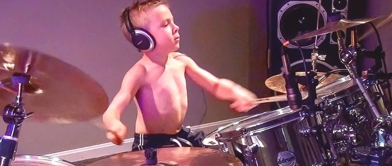 这些一出手就震撼世界的酷孩子，让人都想生三胎组个乐队了...