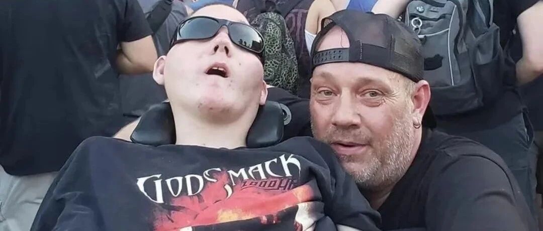 为治愈脑瘫儿子，父亲带他走遍1200场音乐节，奇迹竟然发生了…