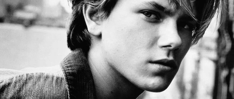 小李子的偶像，基努里维斯的挚友，他是好莱坞“最美少年”，却在23岁陨落…