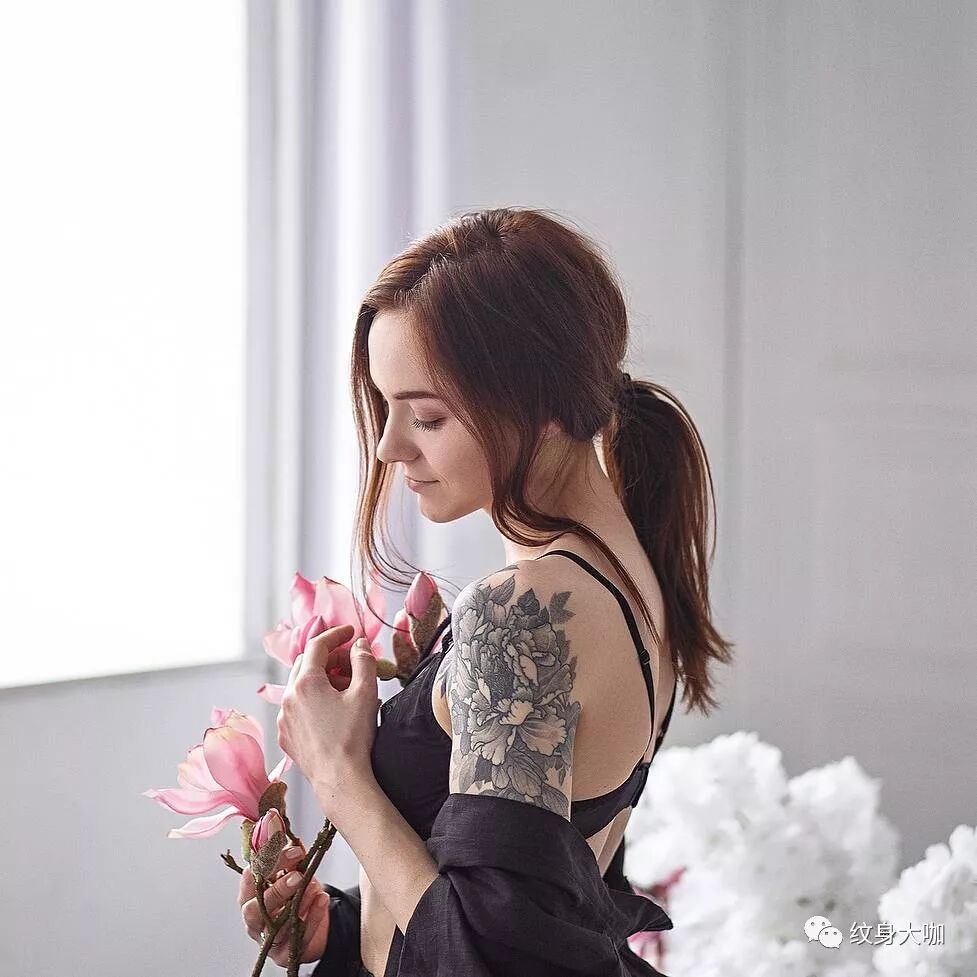 你的朋友圈里应该有个文身师!_纹身百科 - 纹身大咖