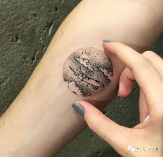 这个纹身师在客人身上开了个洞!_纹身百科 - 纹身大咖