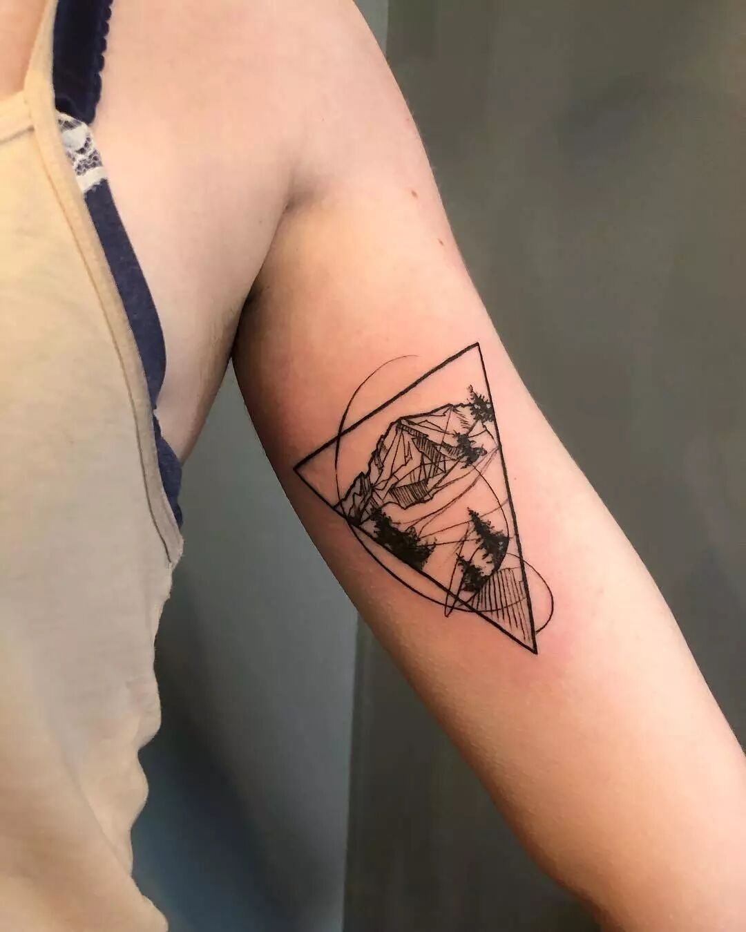 线条纹身很单调那是因为你只知道直线三角