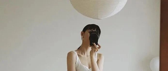 你有一份新的「对镜自拍」灵感 Pose 待签收