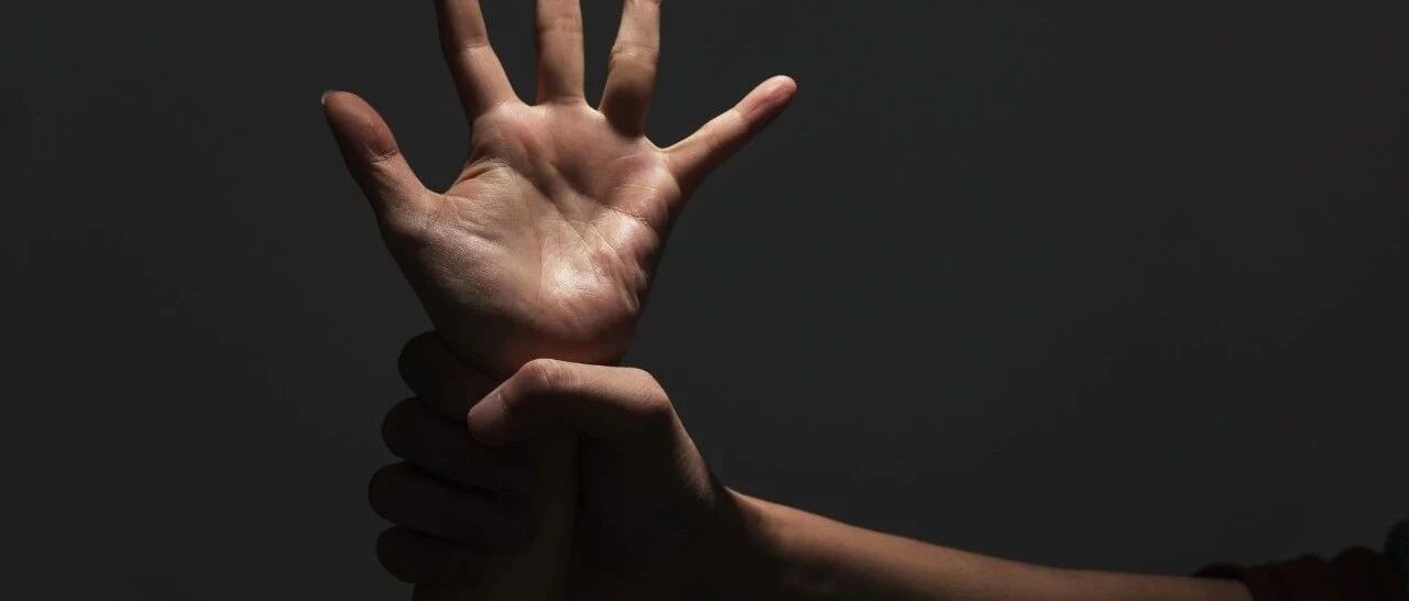 患者家属扬言要用煤气罐炸了治疗室，只因为……