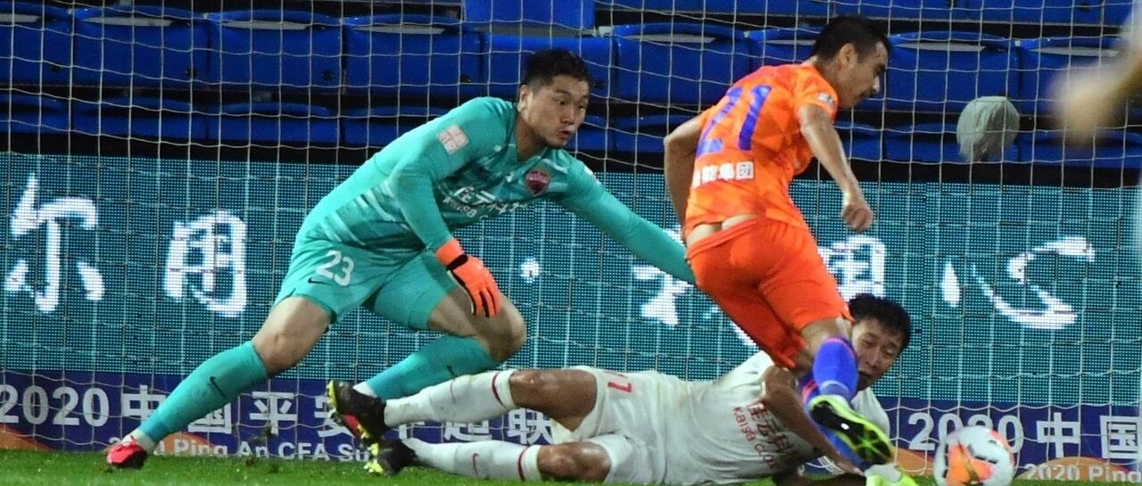 刘彬彬快马加鞭 打进“中超史上最远单刀球”