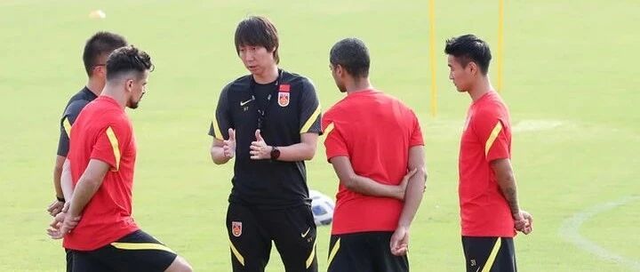 李铁能执行完5年长约吗？ 12强赛不崩盘就有希望