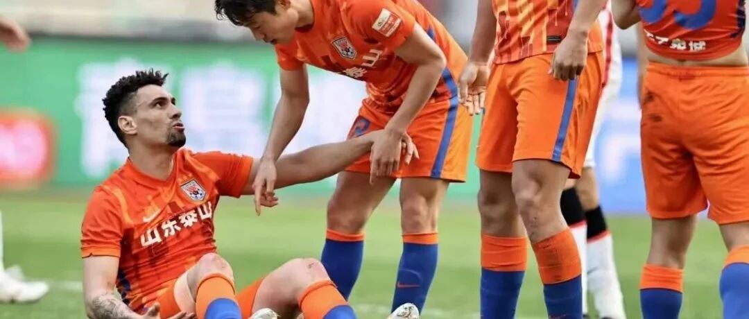 莫伊塞斯读秒罚中点球，泰山队2:2战平上海海港