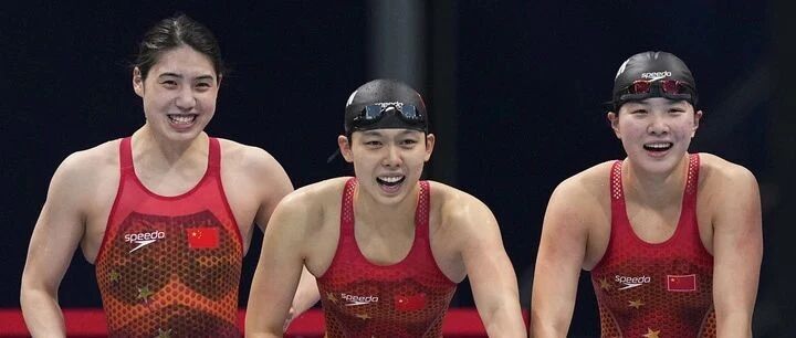 绝代双娇，尚青春！直击十四运首项游泳纪录诞生