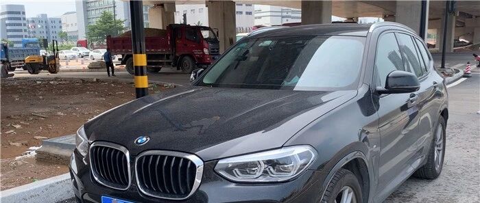 宝马被泼油漆，维修费要16万，到底贵了没？