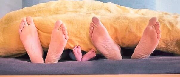 “爸爸，你趴在妈妈身上干什么呢？你的回答，可能改变孩子的一生！