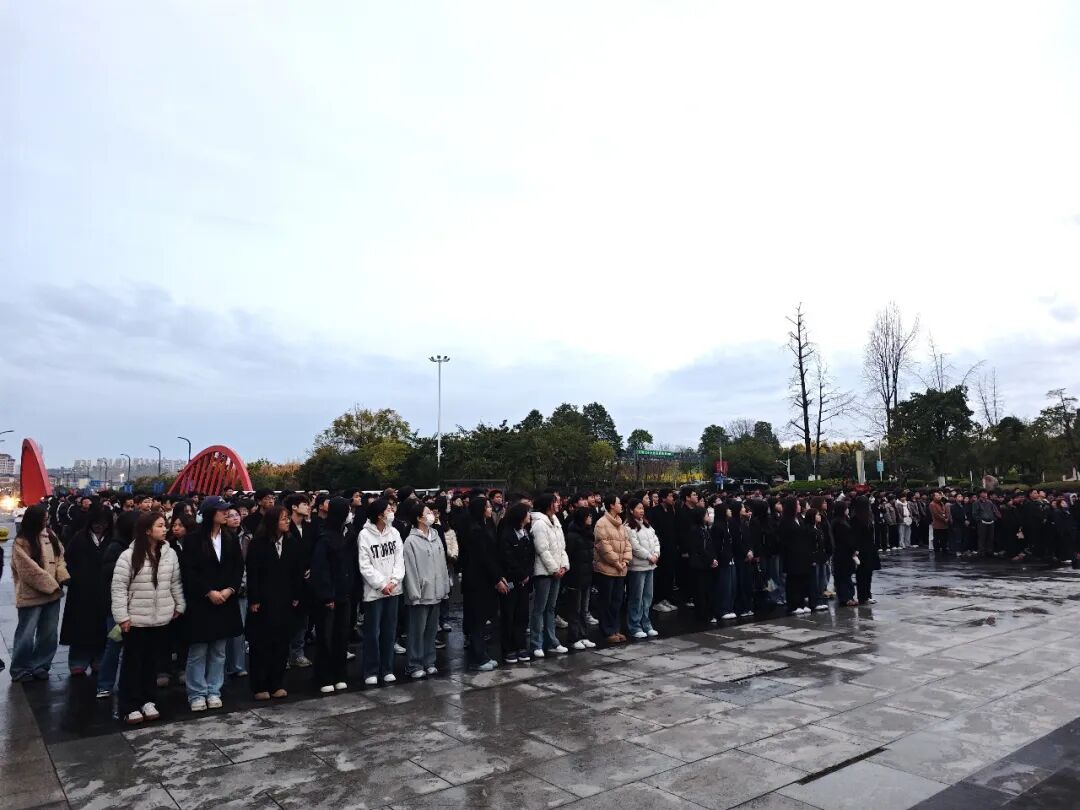 新能源汽车学院｜2026年春季学期升国旗仪式(图1)