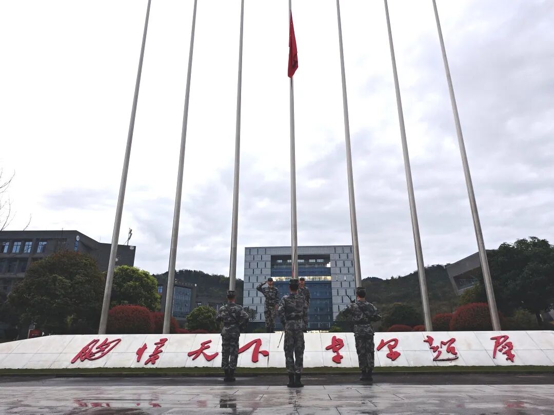 新能源汽车学院｜2026年春季学期升国旗仪式(图3)