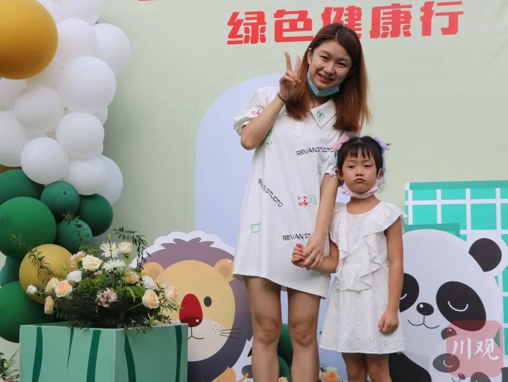 开学首日家长又开始“暗中观察”