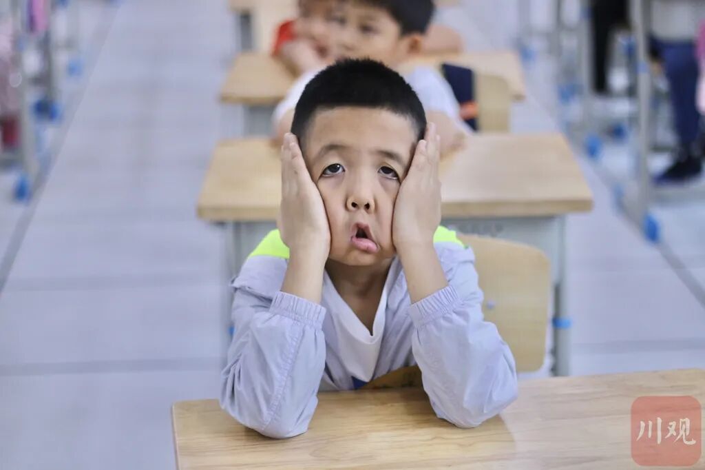 开学首日家长又开始“暗中观察”