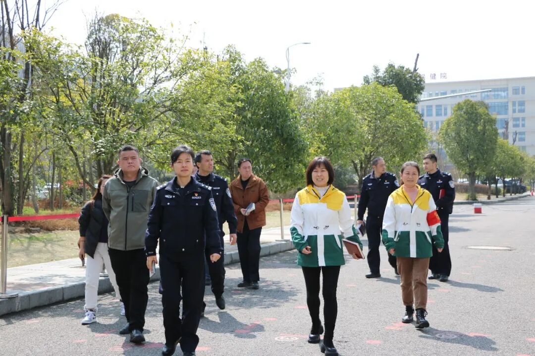 省公安厅交警总队调研组到都匀学校调研