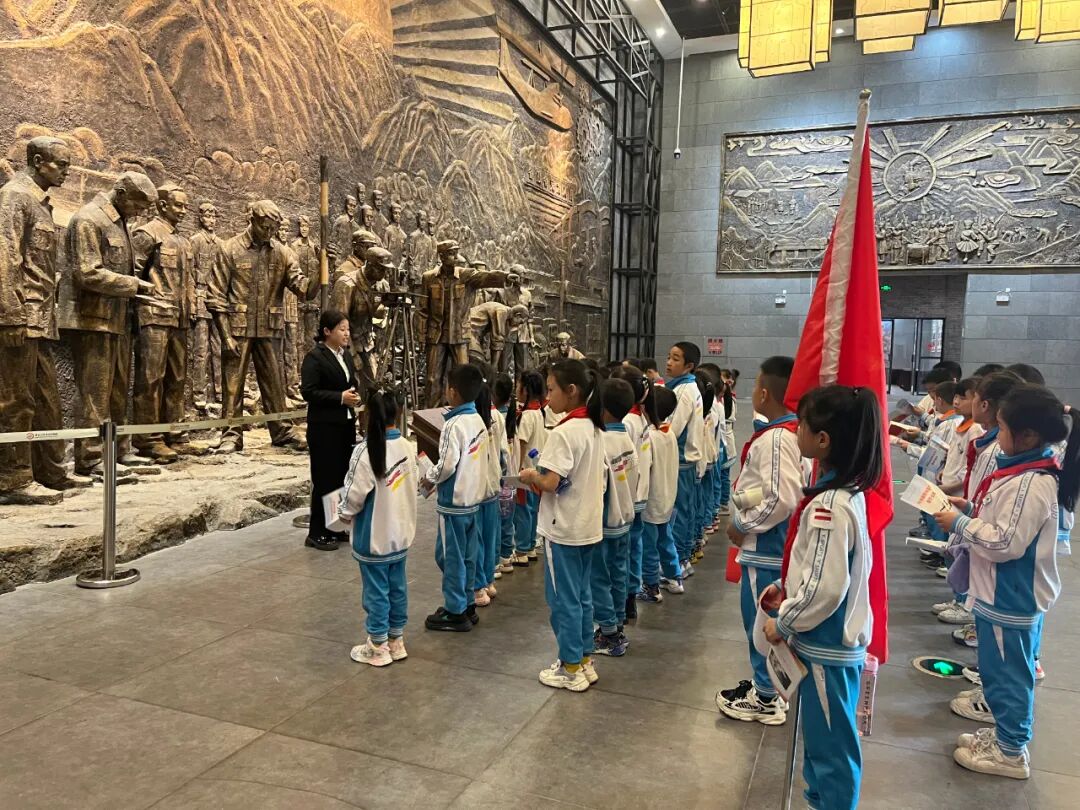 都匀十六小组织师生到三线建设博物馆参观学习