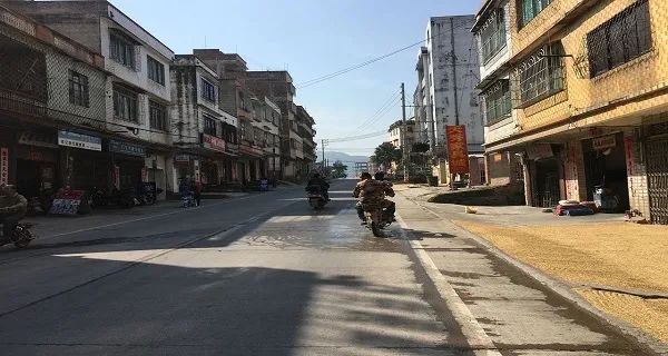 015万元起拍价封开渔涝镇渔涝墟房地产2查看详细拍卖信息识别二维码罗
