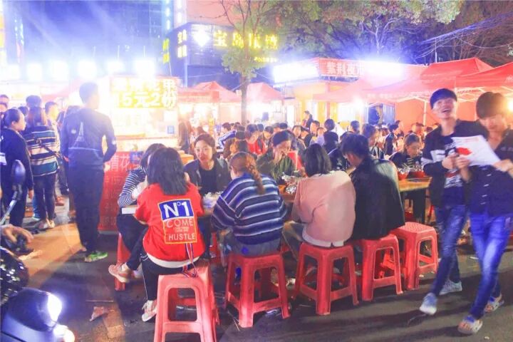 烤面筋热量 南昌紫荆路，100元就能吃遍全世界。