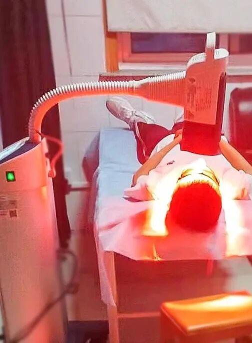 泰医医疗怎么样痤疮疱疹患者的福音——省泰医皮肤科引进“红蓝光治疗新利器” 多手段助力患者祛顽疾_https://www.jmylbn.com_新闻资讯_第3张