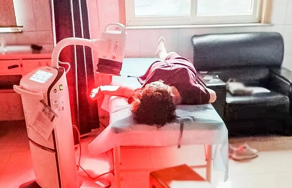 泰医医疗怎么样痤疮疱疹患者的福音——省泰医皮肤科引进“红蓝光治疗新利器” 多手段助力患者祛顽疾_https://www.jmylbn.com_新闻资讯_第7张