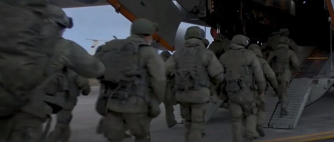 纳卡第3次停火！俄军维和部队进驻，最大的输家亚美尼亚割地求饶