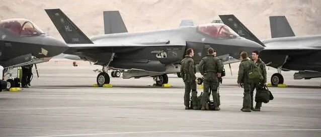 F35突然不香了？美空军想大砍700架订单，用F16战机替代