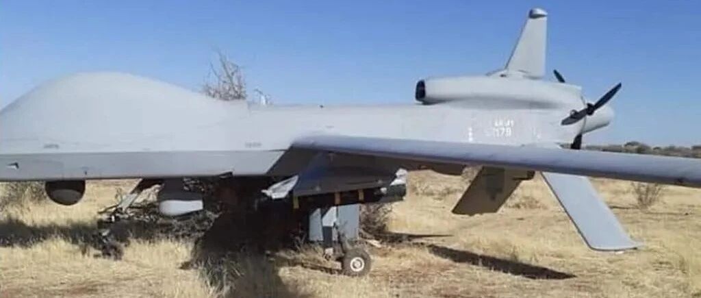 在广袤的非洲大草原上，不仅有狮子猎豹，还有美军无人机从天而降