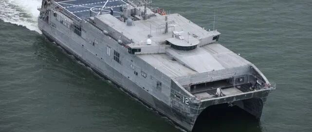 美国海军最型登陆舰试航，航速超过022导弹艇，却存在致命缺陷