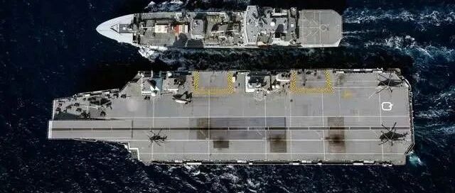 英国海军排除万难也要来东亚！新航母在漏水，俄国战舰堵在家门口