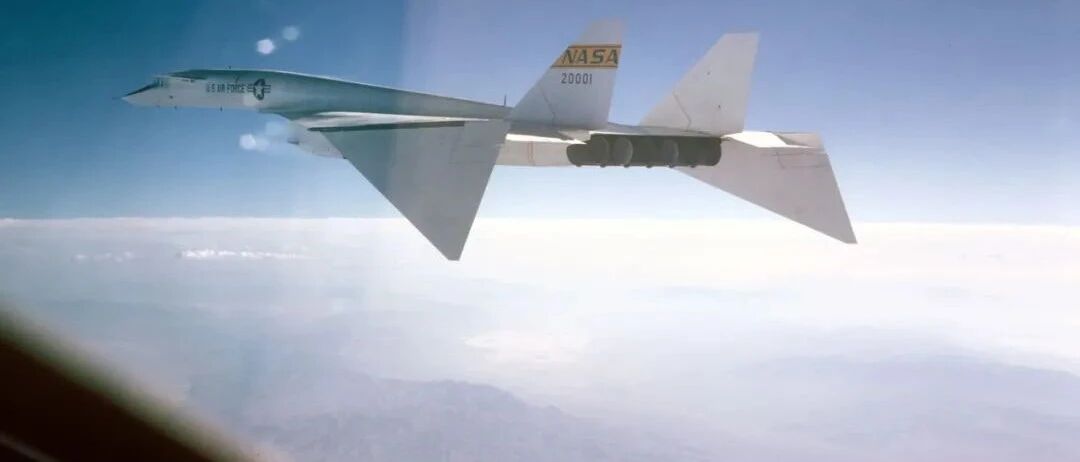 美国3马赫战略轰炸机绝密图纸披露，脑洞大开，却因惨烈事故下马