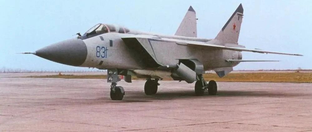 当代最快的战斗机诞生45年，首用相控阵雷达，却被一名叛徒曝光