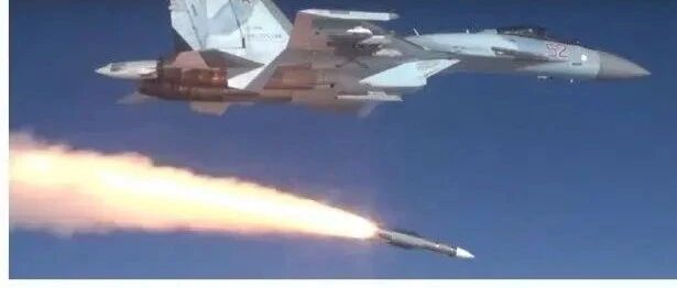 苏35战斗机有新杀手锏了！可超远距离击落敌预警机，媲美歼16