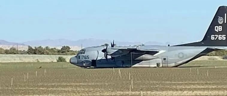 突发，2架美军战机竟对撞！F35B坠毁，空中加油机在农田迫降