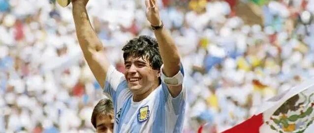 球王马拉多纳逝世！用上帝之手，向英国报了马岛战争惨败一箭之仇