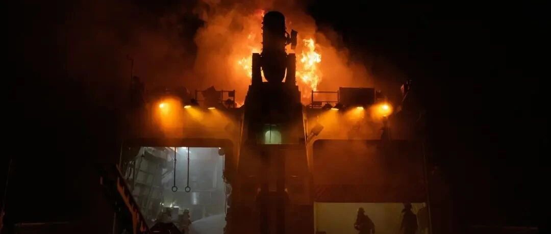 美国军舰又烧了！为扑灭大火5名水兵受伤，赶紧驶入日本军港维修