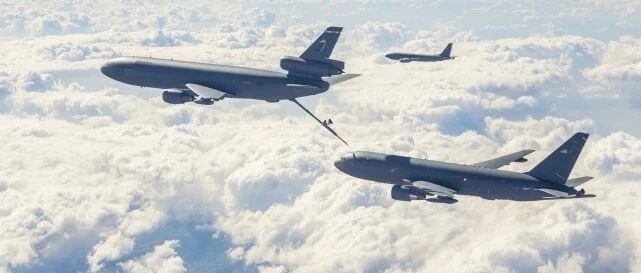 差距太大了！美军把最强战略加油机送往飞机坟场，运油20却还没服役