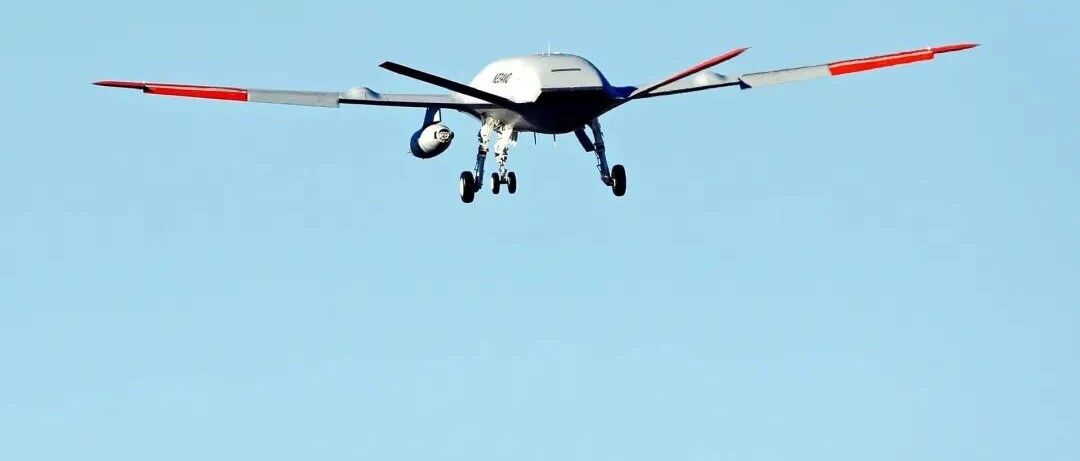 歼15夜间伙伴加油才摸熟，美军又出新花样，舰载无人机来当奶妈