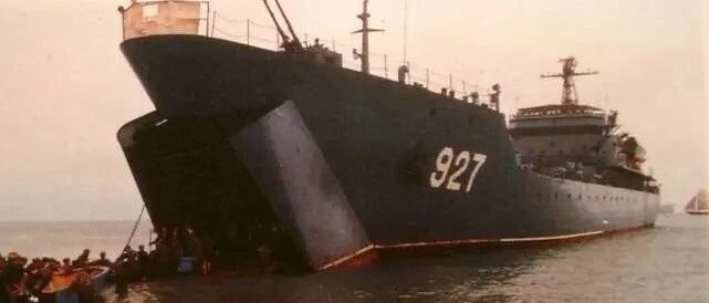 功勋卓著的072登陆舰，测过电磁炮、带过气垫船，建岛守礁都有它