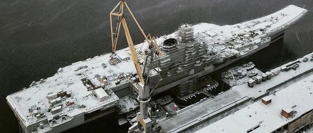 山东号在海南晒太阳，俄罗斯唯一航母却被冰雪覆盖，升级慢如蜗牛