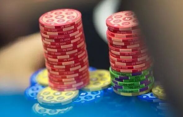 德州扑克八个让你口袋更充实的现场扑克技巧