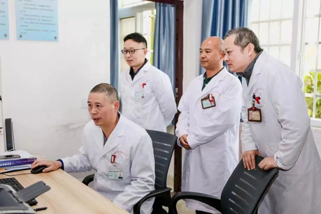 X光拍片为什么要等科普｜拍胸片检查时，为什么要求女性脱掉衣服_https://www.jmylbn.com_新闻资讯_第9张