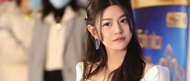 陈妍希微博发文忘删“文案”2字!网民轰:明星赚钱真好赚?