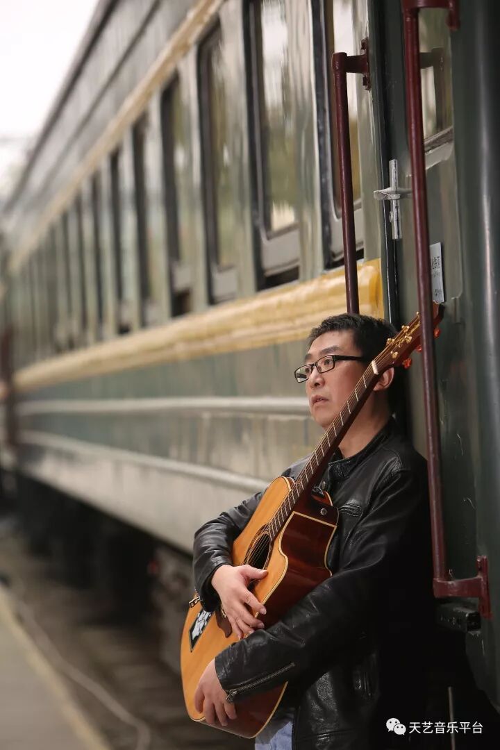 【新歌试听】写给父亲的散文诗 | 陈宁《弹指之间》